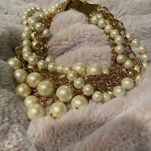 Elegant Gold and Cream Pearl Necklace